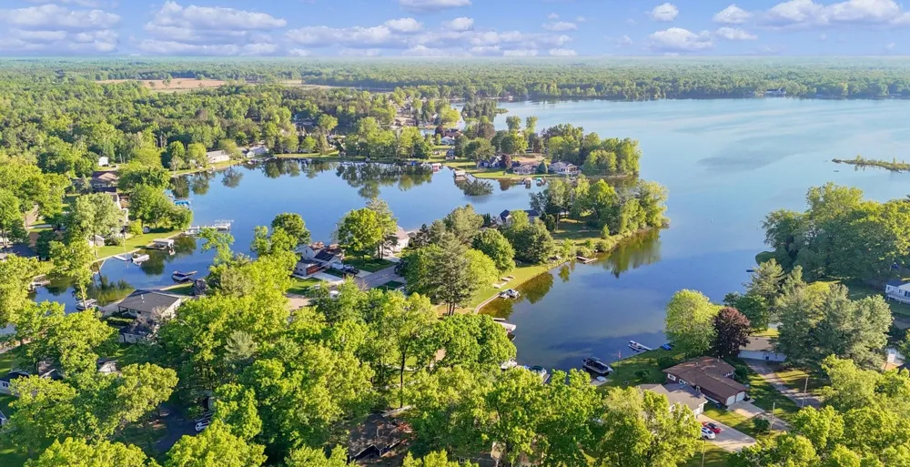 8611 Mohawk Trail Winfield Township, MI 49329