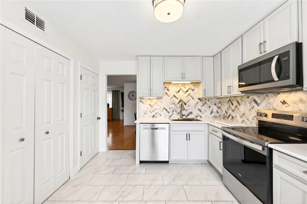2218 MCMAHON COURT #1038 Orlando, FL 32812