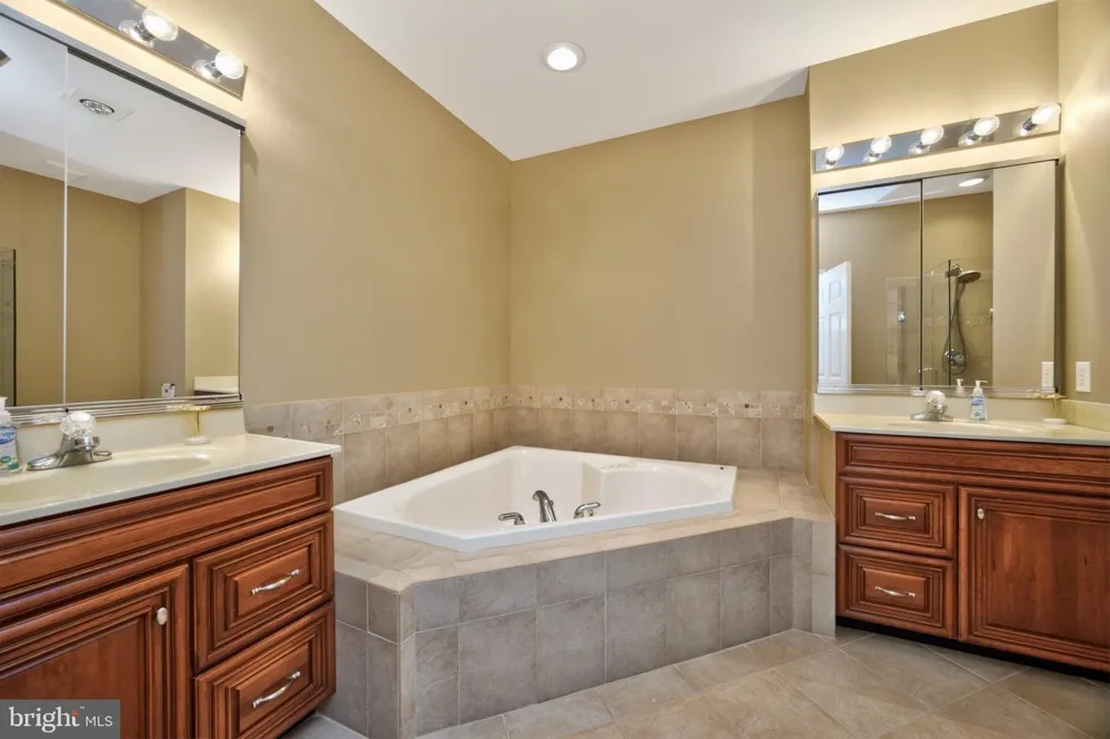 40 SAGEWOOD DRIVE #162 Malvern, PA 19355