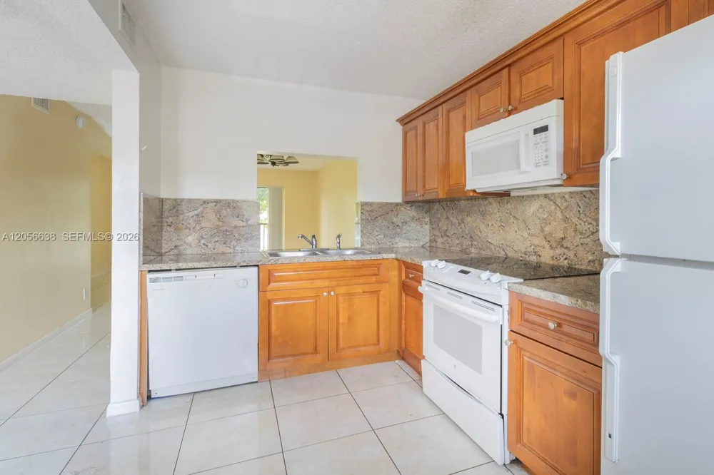 9044 NW 28th Dr #3-202 Coral Springs, FL 33065