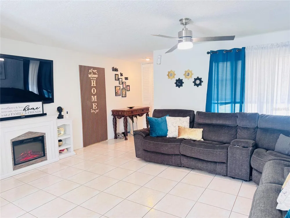 767 FORESTER AVENUE Orlando, FL 32809