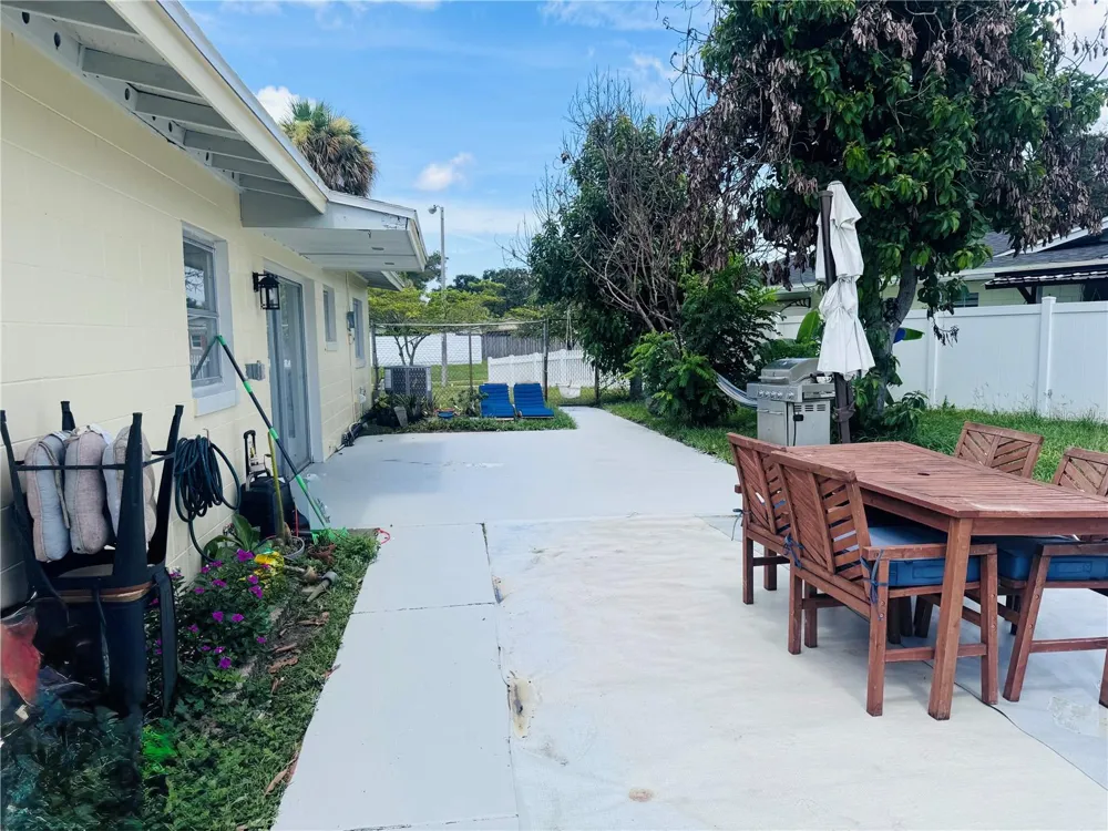 767 FORESTER AVENUE Orlando, FL 32809