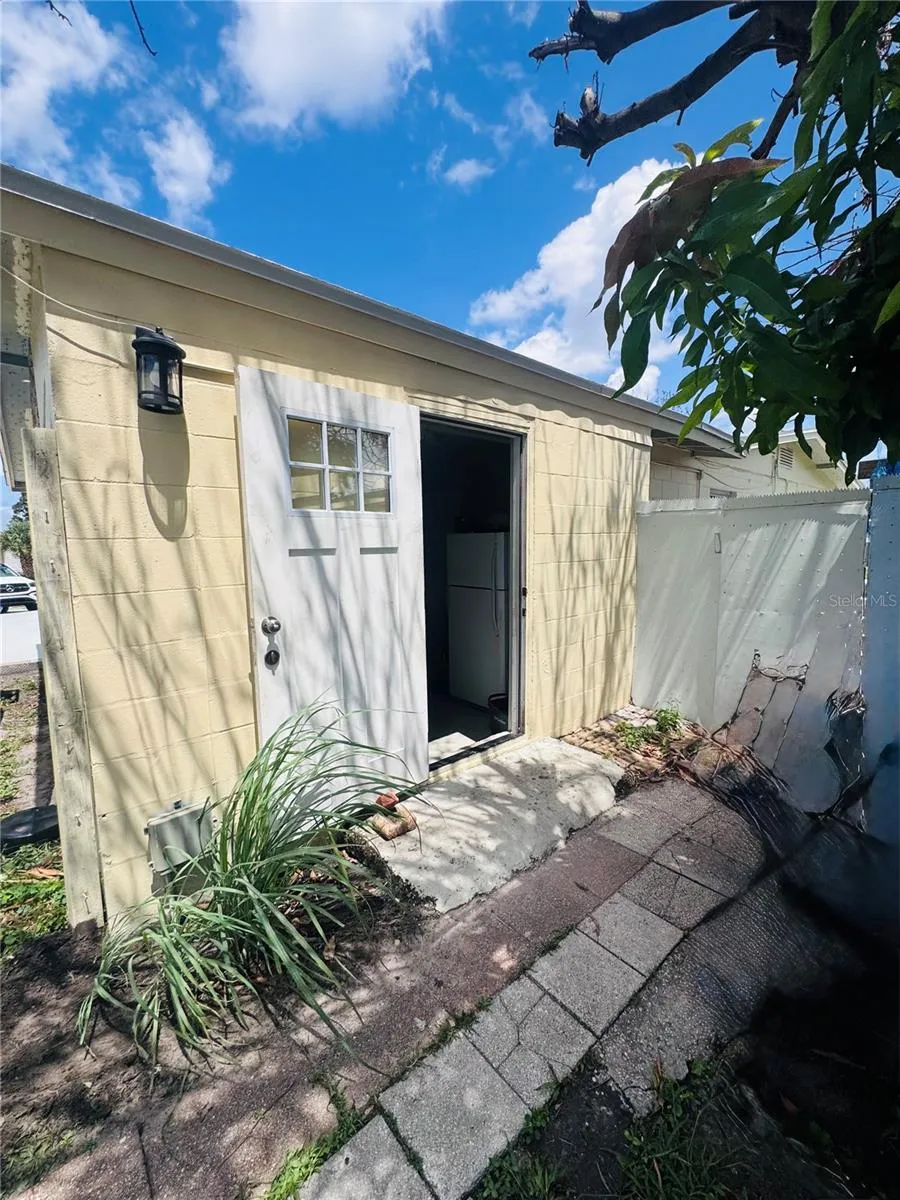 767 FORESTER AVENUE Orlando, FL 32809