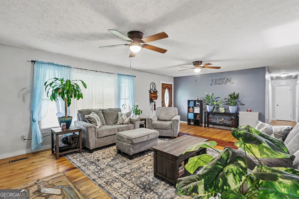 7388 Post RD Winston, GA 30187