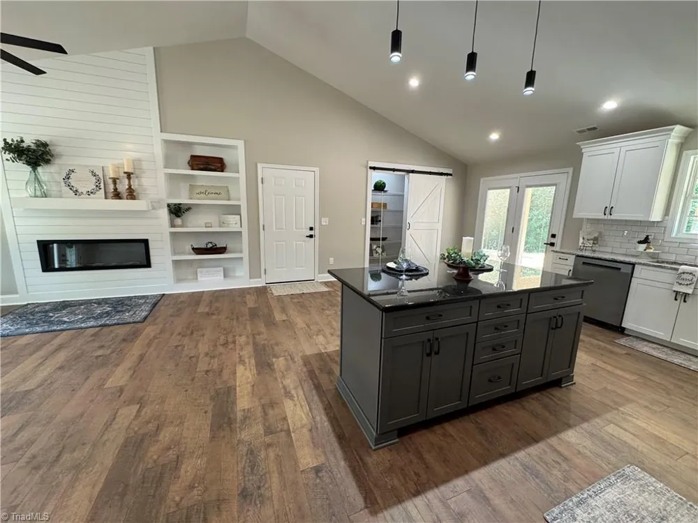 212 River Street East Bend, NC 27018