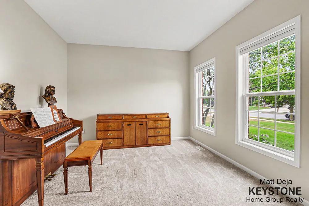 3870 Windwood Drive NE Rockford, MI 49341