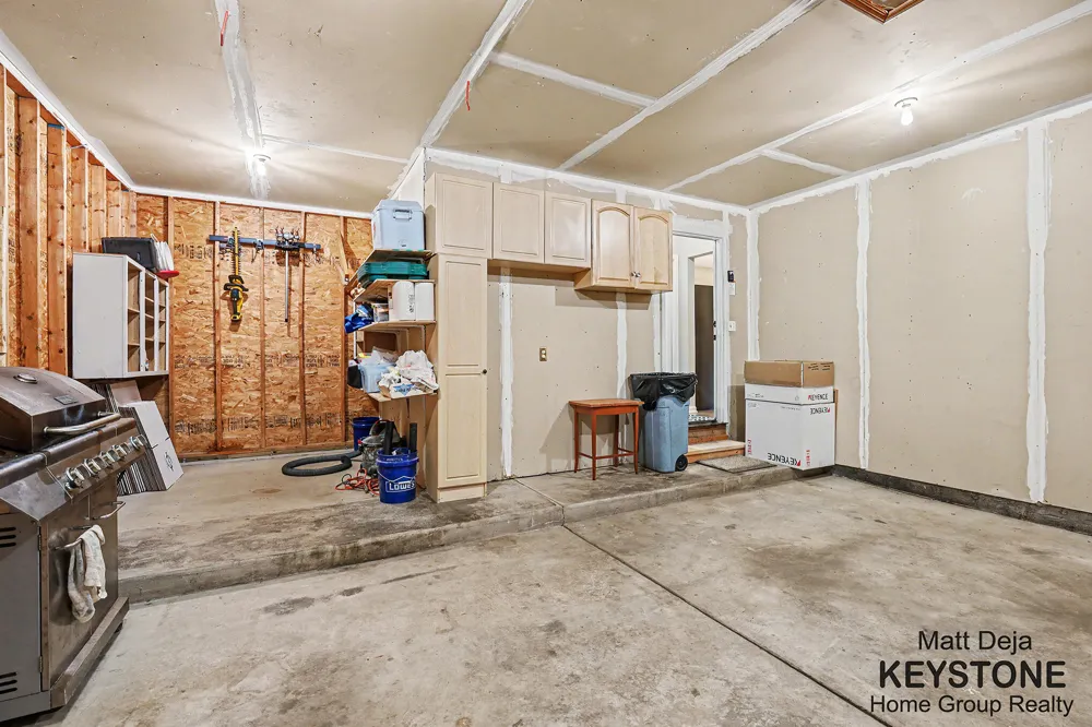 3870 Windwood Drive NE Rockford, MI 49341