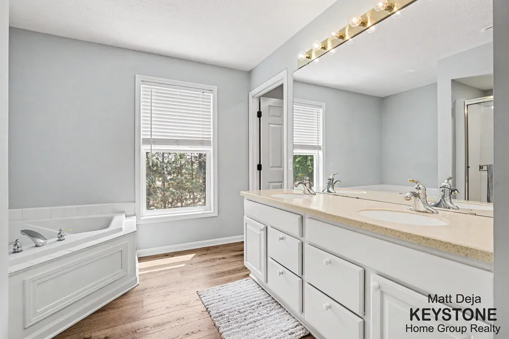 3870 Windwood Drive NE Rockford, MI 49341