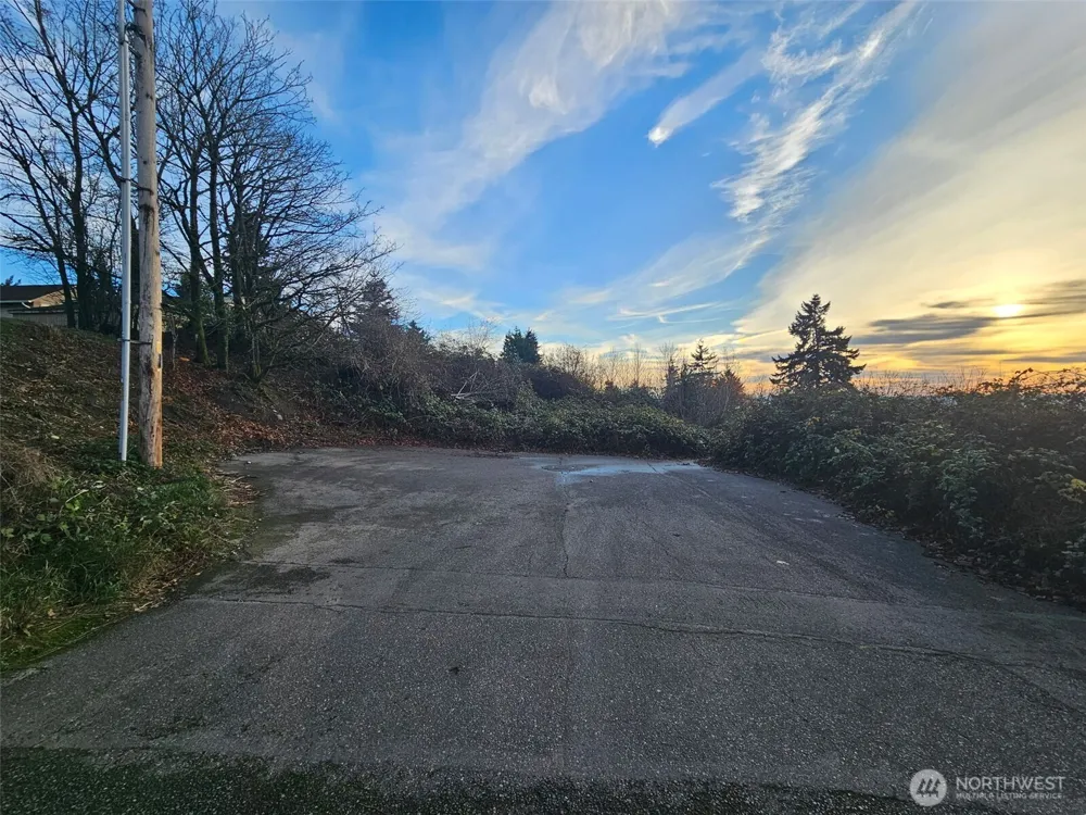 63 XX 19th Street NE Tacoma, WA 98422