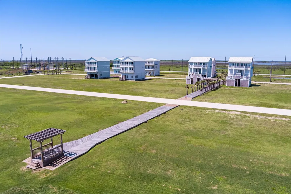 579 Annabelle Drive Gilchrist, TX 77617