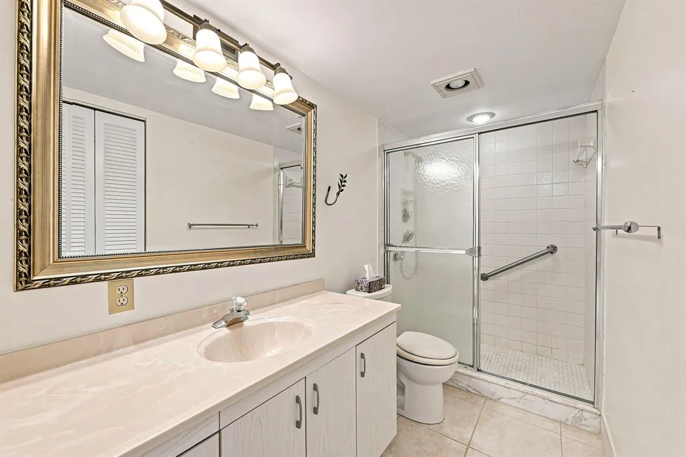 2901 VICTORIA CIRCLE #D2 Coconut Creek, FL 33066