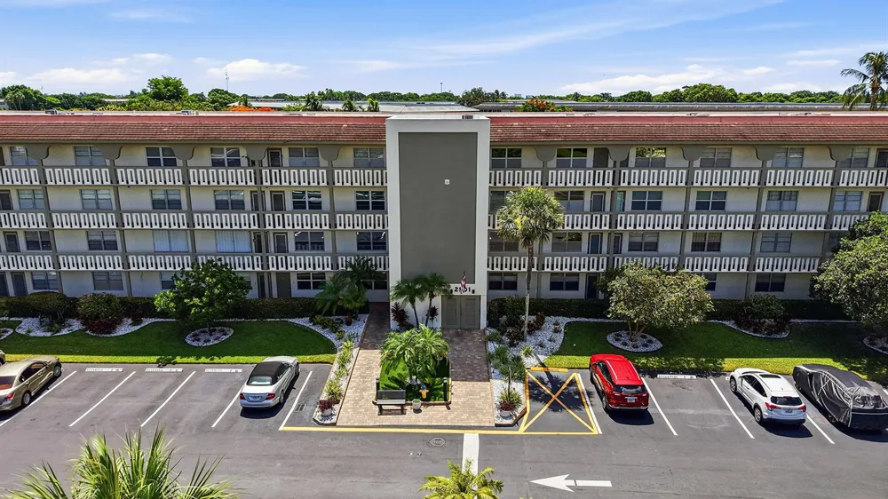 2901 VICTORIA CIRCLE #D2 Coconut Creek, FL 33066