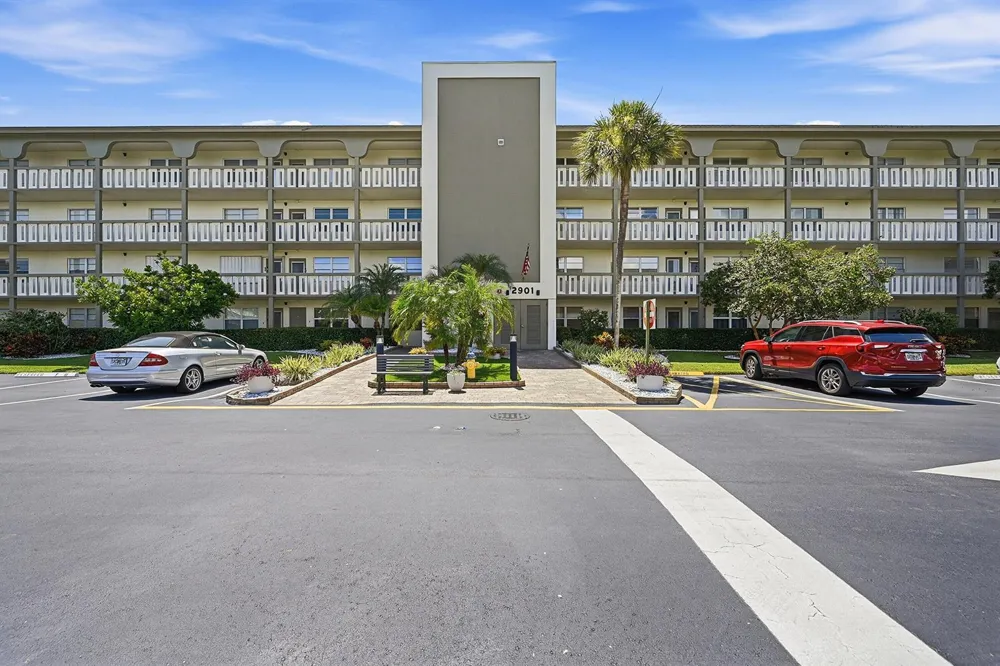 2901 VICTORIA CIRCLE #D2 Coconut Creek, FL 33066