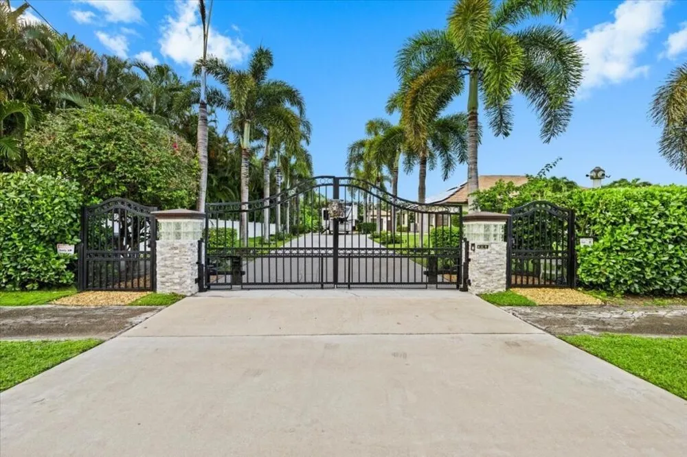 17433 Hamlin Boulevard Loxahatchee, FL 33470