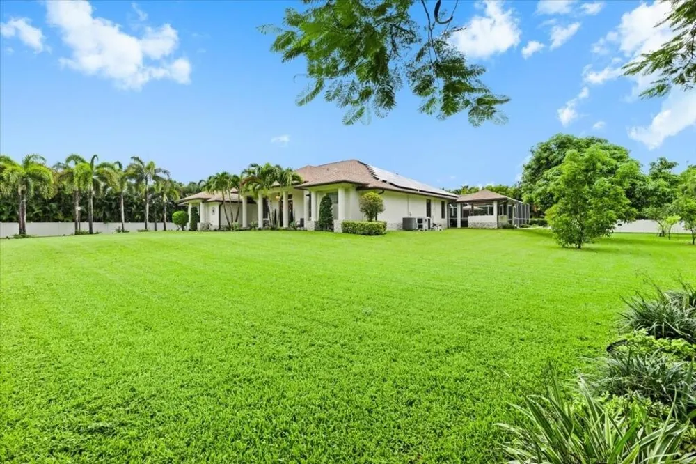 17433 Hamlin Boulevard Loxahatchee, FL 33470