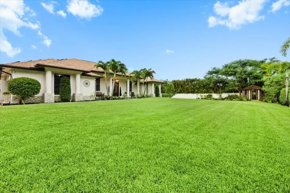 17433 Hamlin Boulevard Loxahatchee, FL 33470