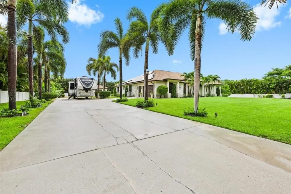 17433 Hamlin Boulevard Loxahatchee, FL 33470