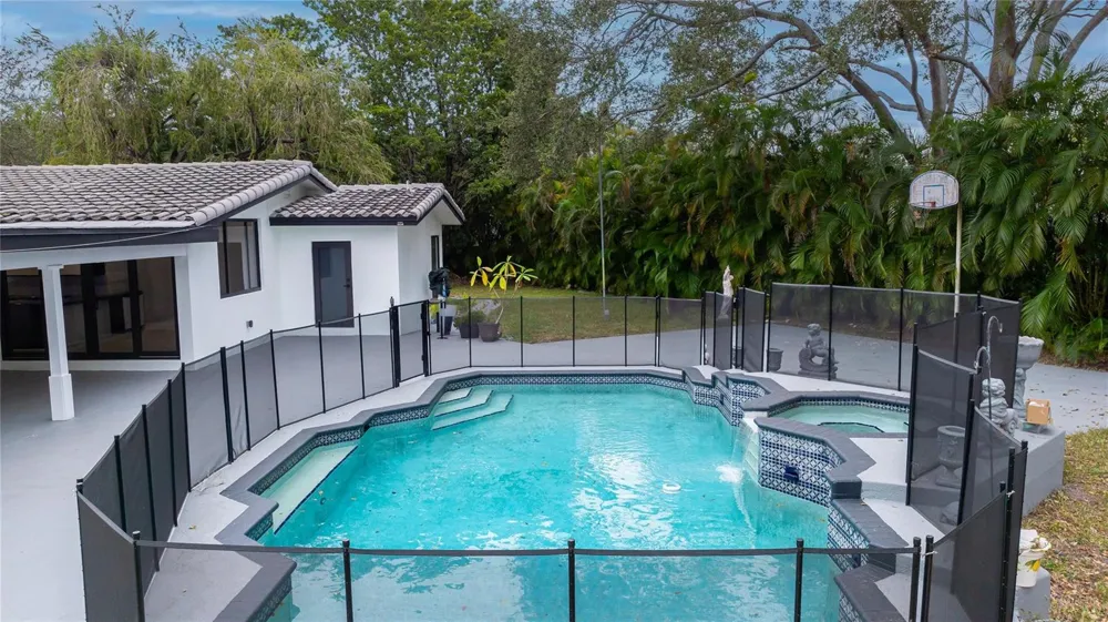 13401 SW 83RD AVENUE Pinecrest, FL 33156