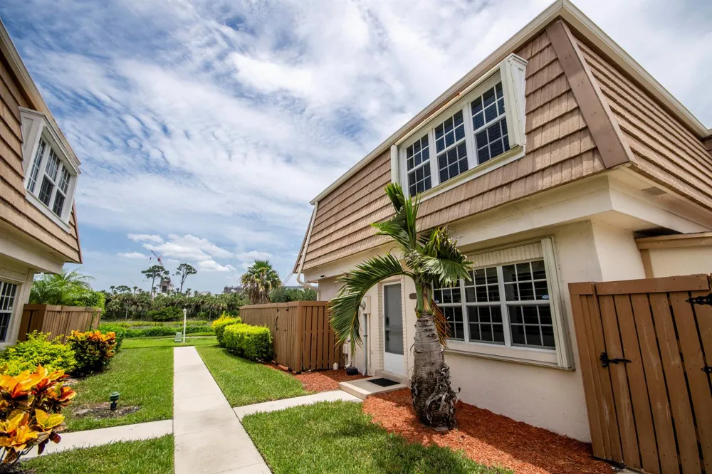 4338 Hazel Avenue #A Palm Beach Gardens, FL 33410