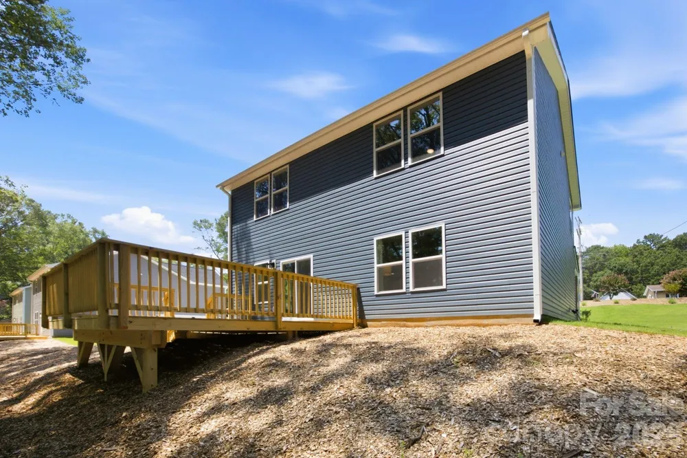 402 North Street Dallas, NC 28034
