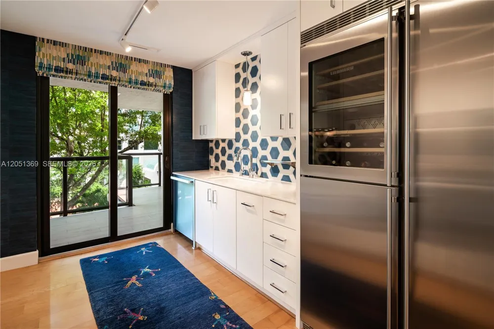 2575 S Bayshore Dr #5B Coconut Grove, FL 33133