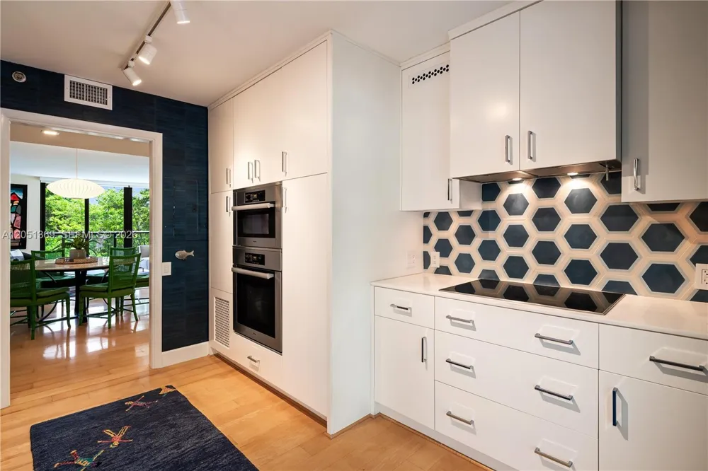2575 S Bayshore Dr #5B Coconut Grove, FL 33133