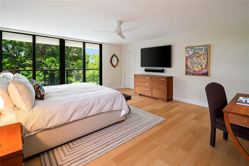 2575 S Bayshore Dr #5B Coconut Grove, FL 33133