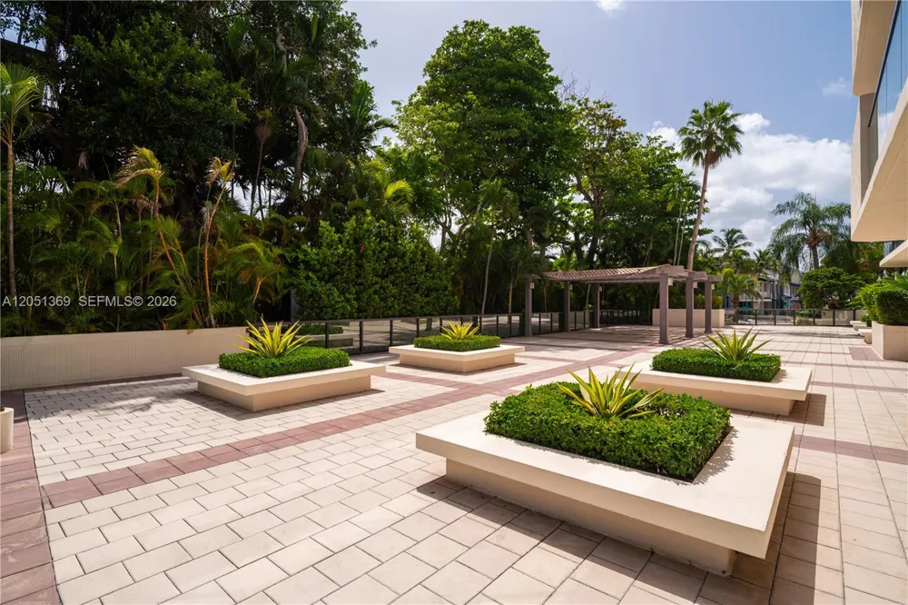 2575 S Bayshore Dr #5B Coconut Grove, FL 33133