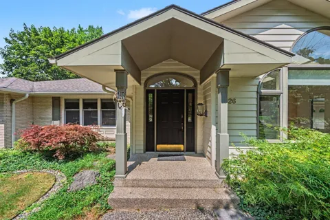 1926 Greenbriar Drive