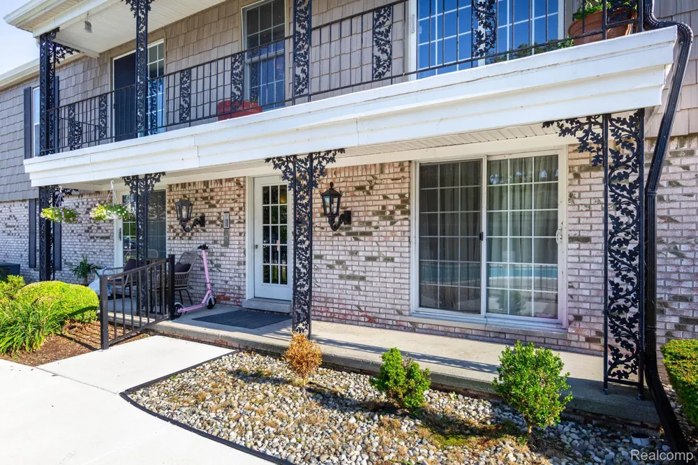24360 East River Road #36 Grosse Ile Township, MI 48138