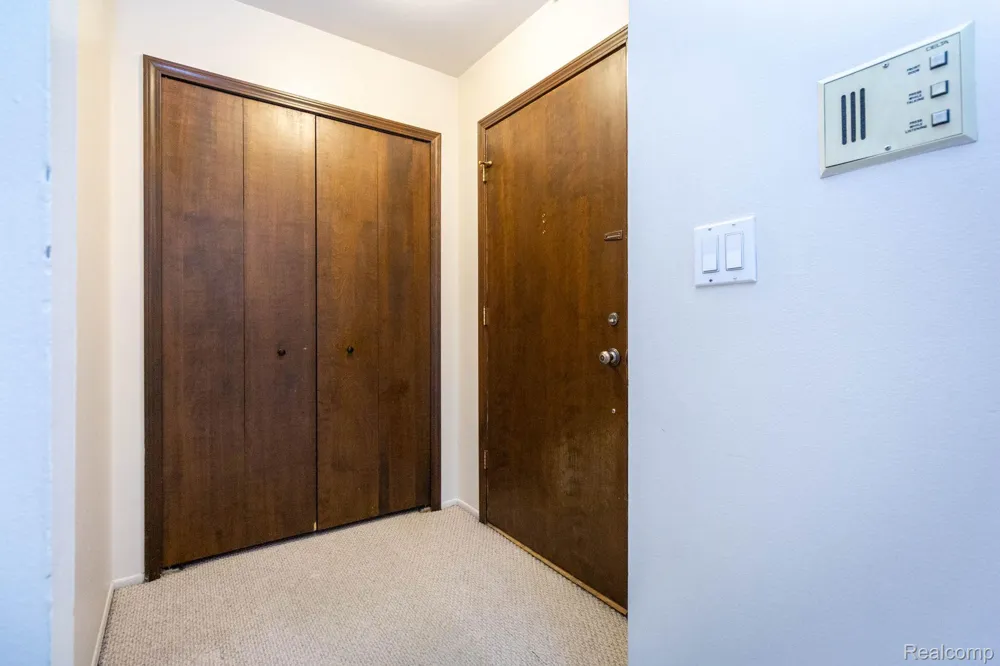 24360 East River Road #36 Grosse Ile Township, MI 48138