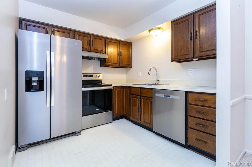 24360 East River Road #36 Grosse Ile Township, MI 48138