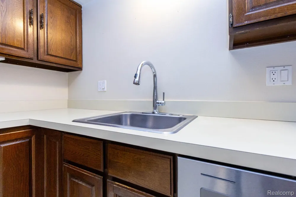 24360 East River Road #36 Grosse Ile Township, MI 48138