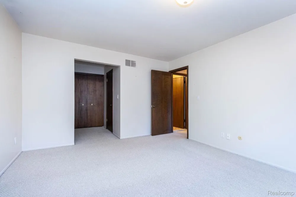 24360 East River Road #36 Grosse Ile Township, MI 48138