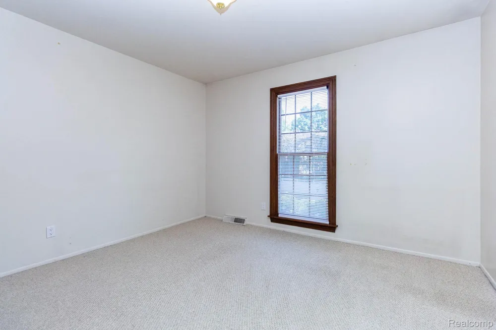 24360 East River Road #36 Grosse Ile Township, MI 48138