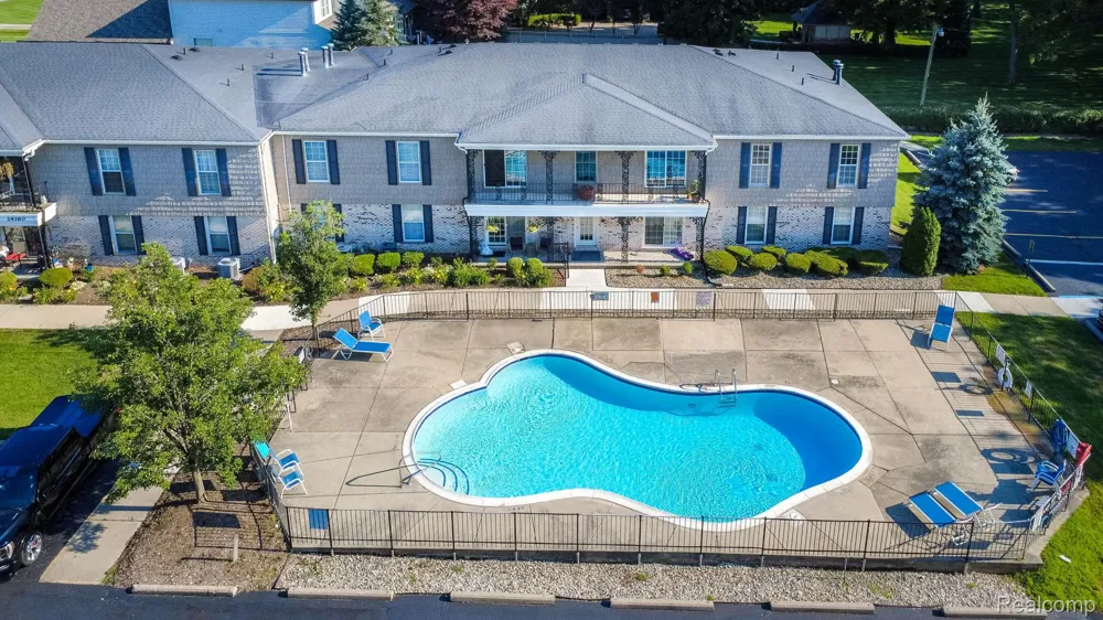 24360 East River Road #36 Grosse Ile Township, MI 48138