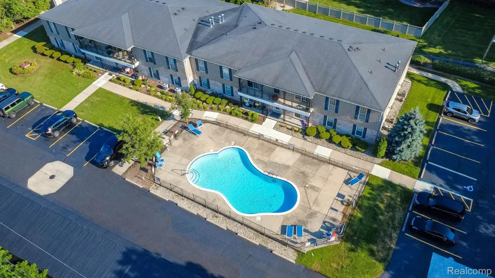 24360 East River Road #36 Grosse Ile Township, MI 48138