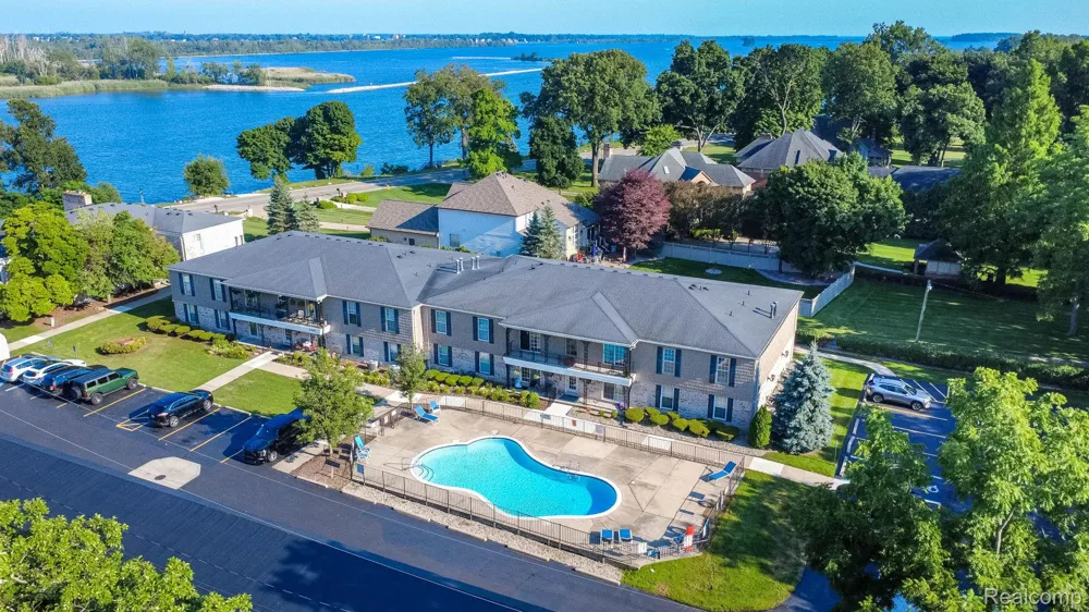24360 East River Road #36 Grosse Ile Township, MI 48138