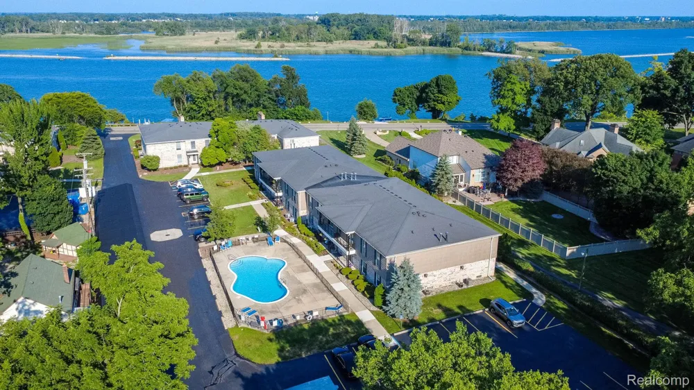 24360 East River Road #36 Grosse Ile Township, MI 48138