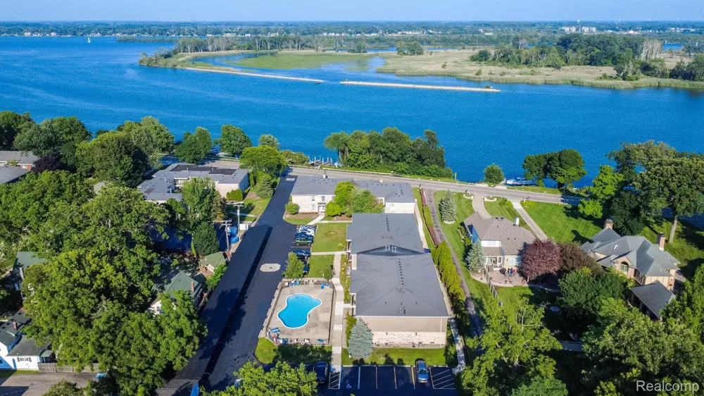 24360 East River Road #36 Grosse Ile Township, MI 48138