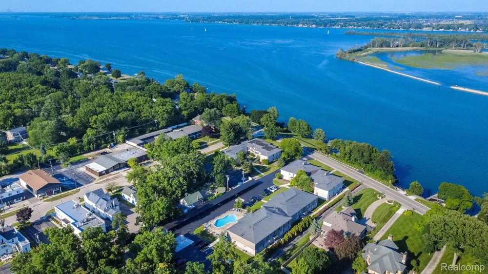 24360 East River Road #36 Grosse Ile Township, MI 48138