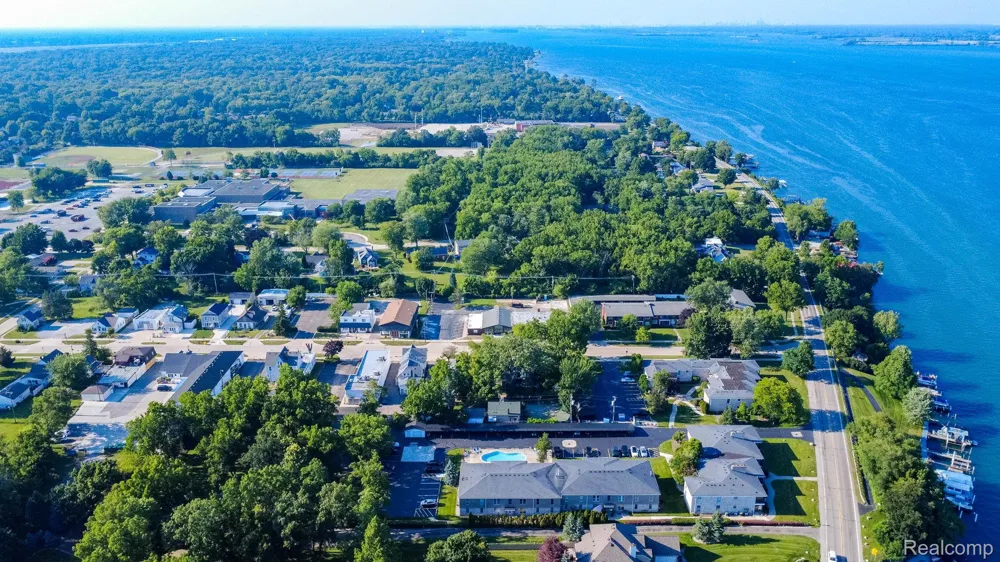 24360 East River Road #36 Grosse Ile Township, MI 48138