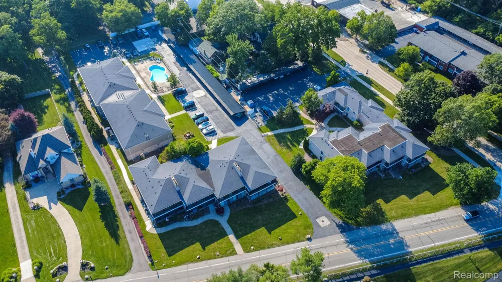 24360 East River Road #36 Grosse Ile Township, MI 48138