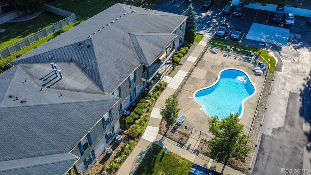 24360 East River Road #36 Grosse Ile Township, MI 48138