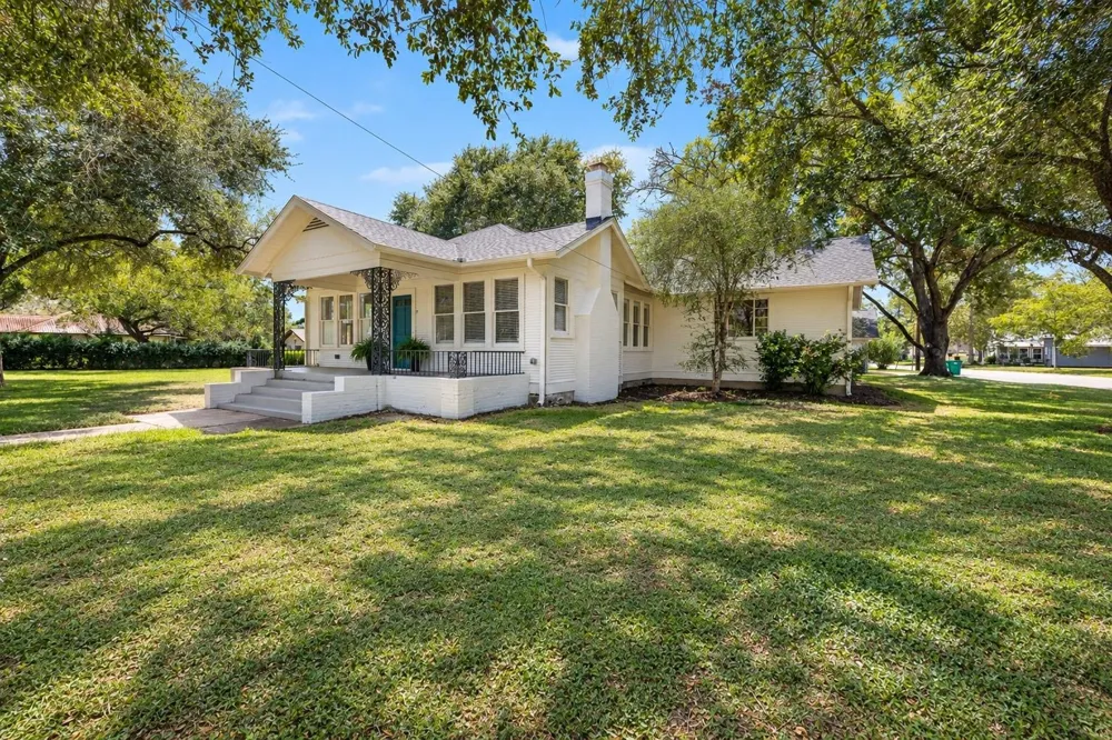 918 S Madison Street La Grange, TX 78945