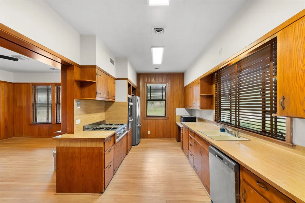 918 S Madison Street La Grange, TX 78945