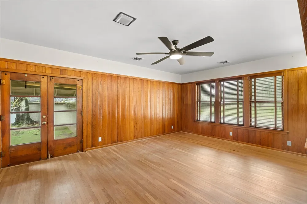 918 S Madison Street La Grange, TX 78945
