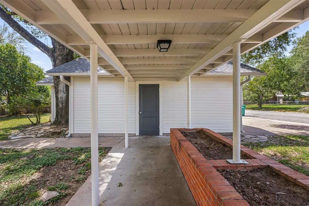 918 S Madison Street La Grange, TX 78945