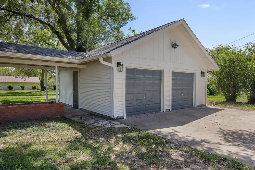 918 S Madison Street La Grange, TX 78945