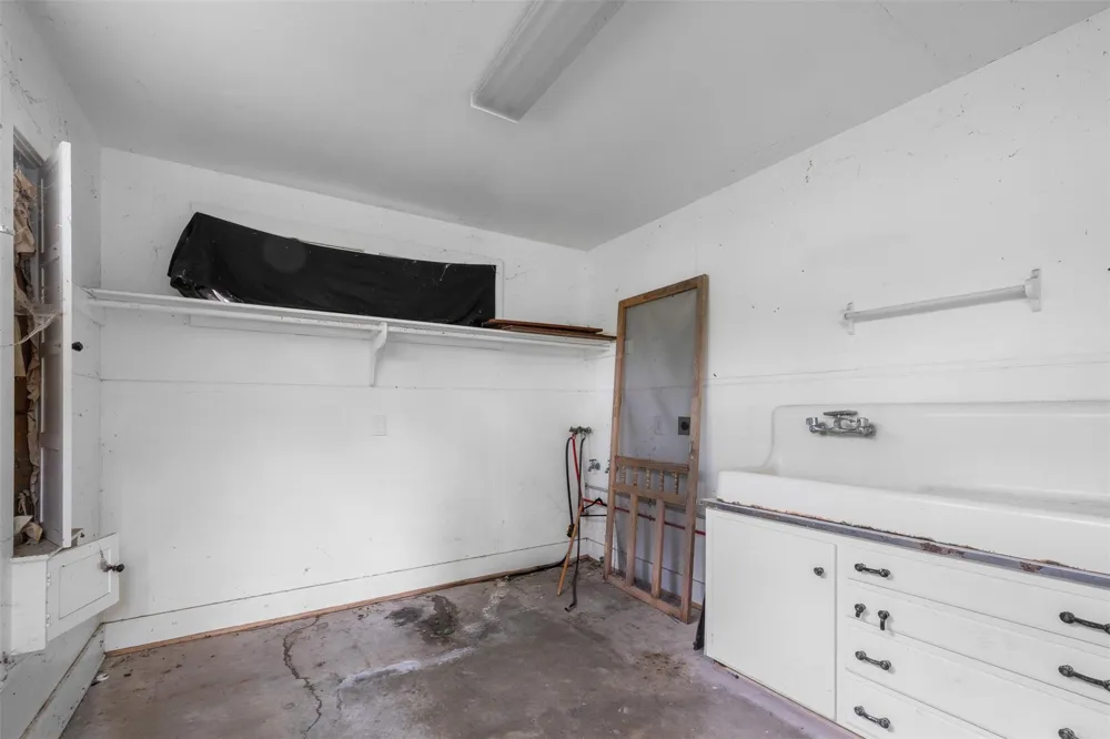 918 S Madison Street La Grange, TX 78945